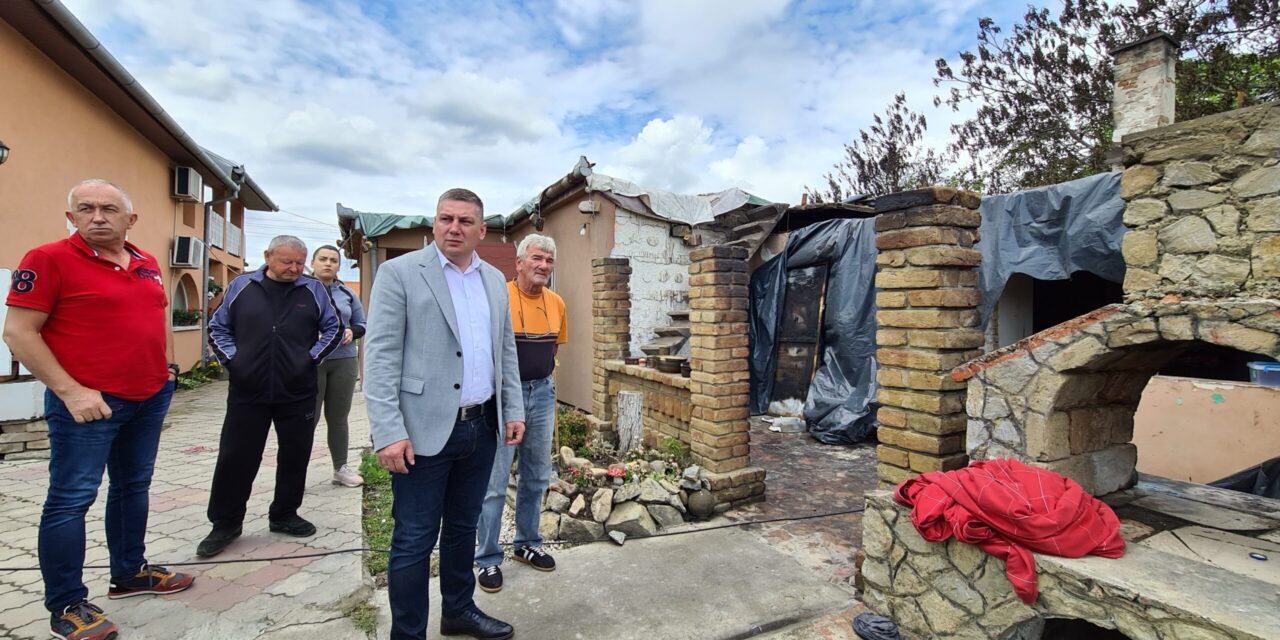 Porodici iz Knićanina kojoj je izgorela kuća grad Zrenjanin obezbedio građevinski materijal