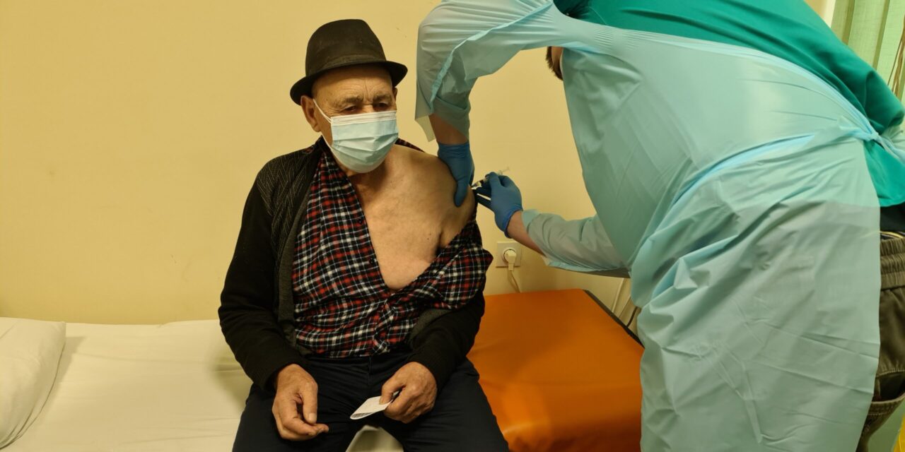 OTVOREN VAKCINALNI PUNKT U ČENTI: Vakcinu primilo više od 100 građana