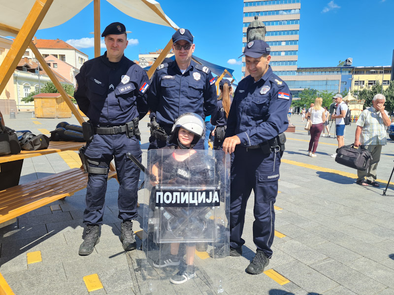 OBELEŽEN DAN POLICIJE NA TRGU SLOBODE (FOTO)