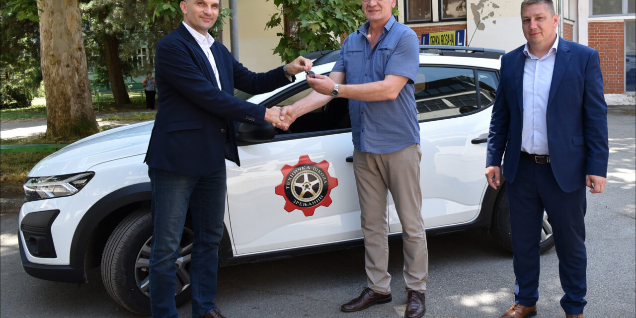 Donacija Grada Tehničkoj školi u Zrenjaninu – nov automobil za praktičnu nastavu