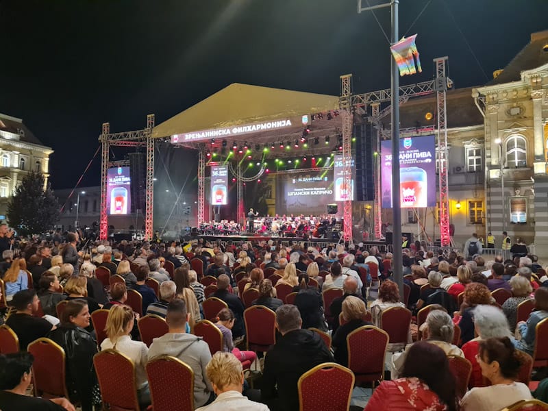 DRUGO VEČE DANA PIVA: Koncerti Zrenjaninske filharmonije i Dženana Lončarevića(VIDEO)