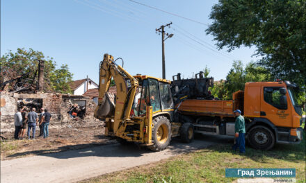 Ekipe “Čistoće i zelenila” uklanjaju otpad iz kuće u Prištinskoj