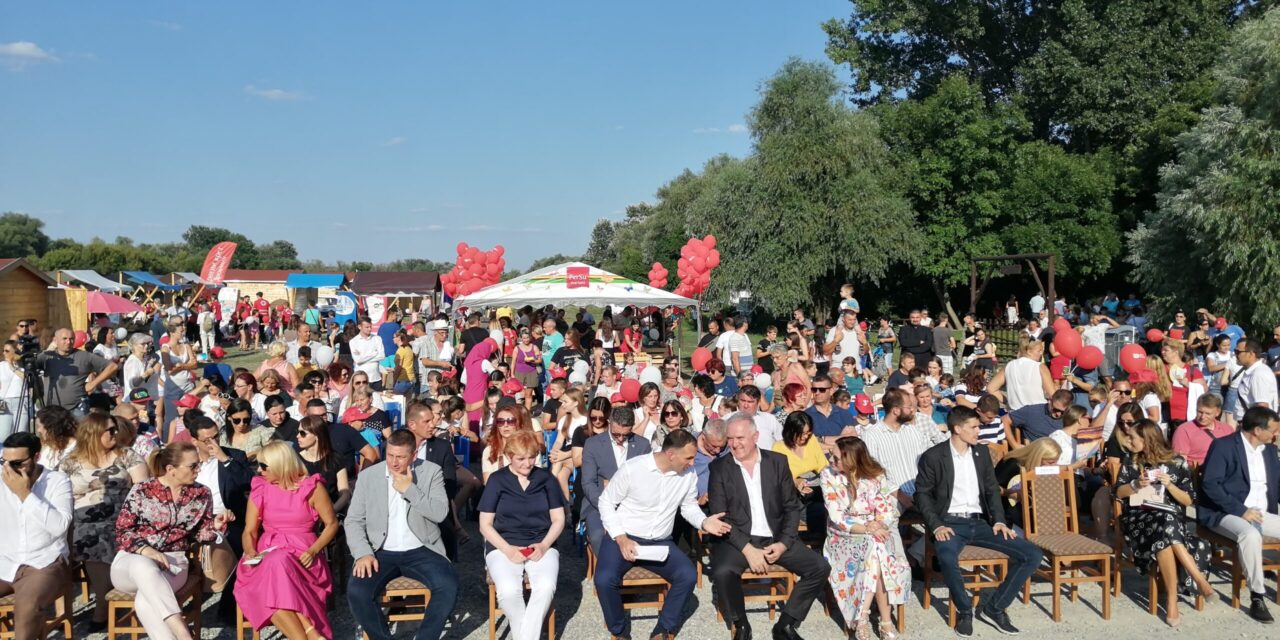 OTVORENI PRVI DANI PORODICE U PERLEZU