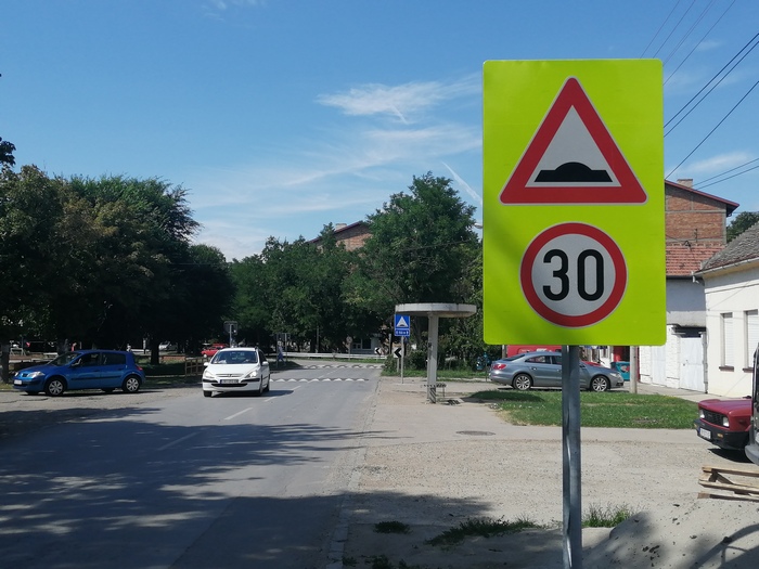 Obnovljena saobraćajna signalizacija u blizini Osnovne škole “Jovan Cvijić”