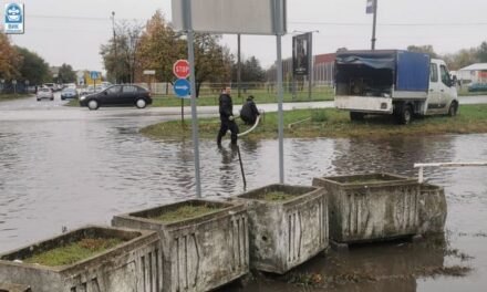 OBILNE PADAVINE NAPRAVILE PROBLEM – Ekipe „Vodovoda“ neprekidno na terenu(FOTO)