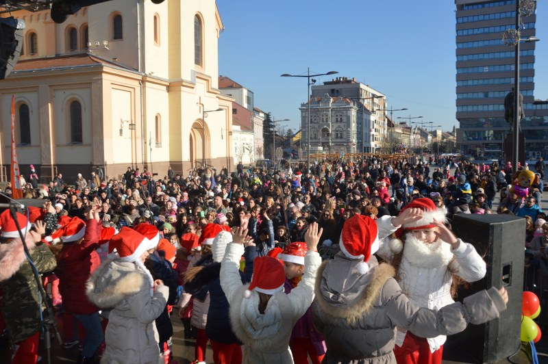 Tradicionalna Novogodišnja čarolija u centru za najmlađe