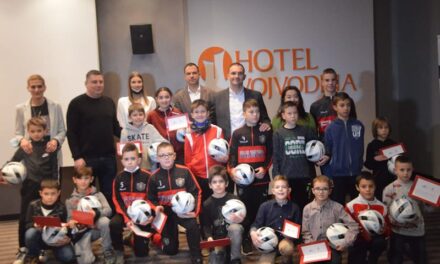 Kompanija Linglong obezbedila pripreme za osamnaestoro mladih fudbalera iz Zrenjaniina