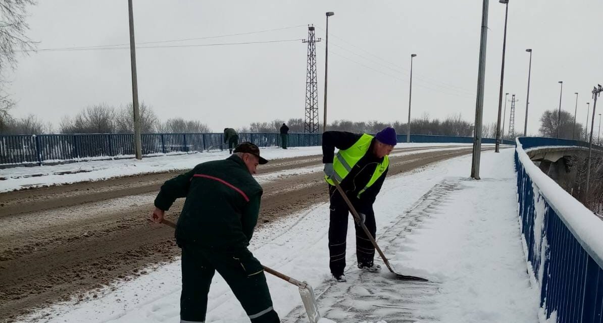 Ekipe Zimske službe JKP „Čistoća i zelenilo“ od prepodnevnih sati na terenu