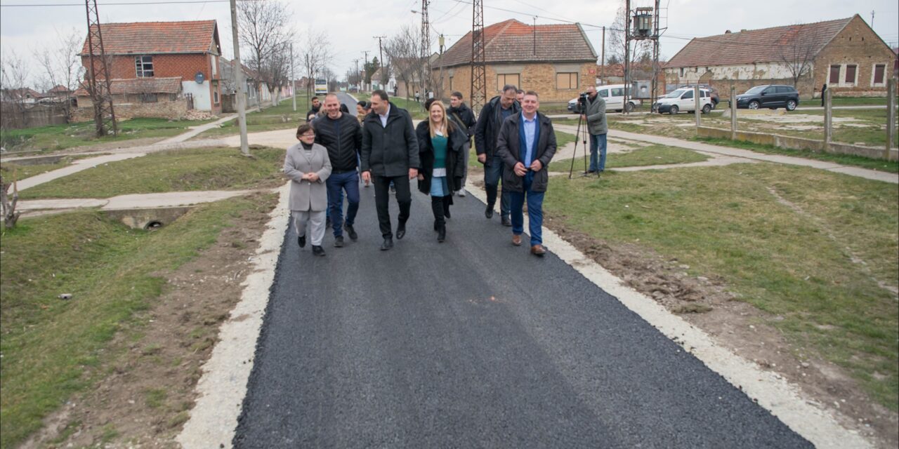 Radovi na rekonstrukciji kolovoza u dva naseljena mesta i u dve gradske ulice