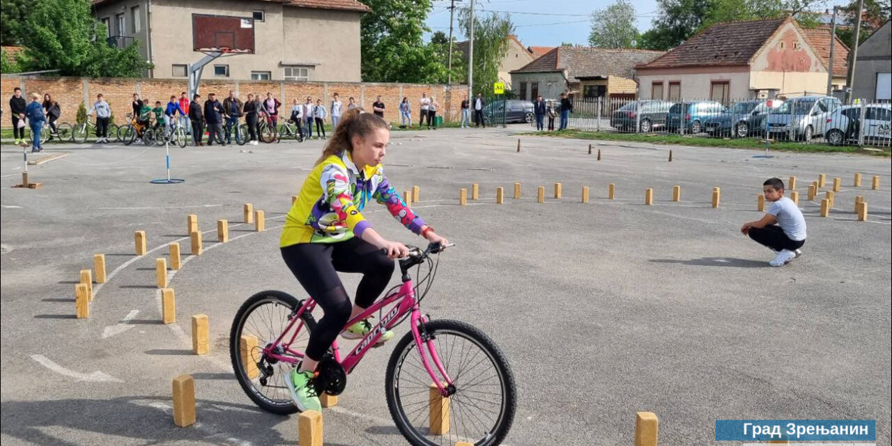 Održano okružno takmičenje osnovaca “Šta znaš o saobraćaju”