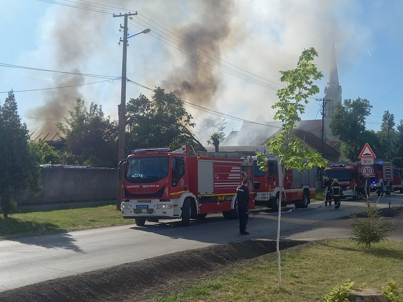 POŽAR U MUŽLJI: 5 vatrogasnih vozila na terenu