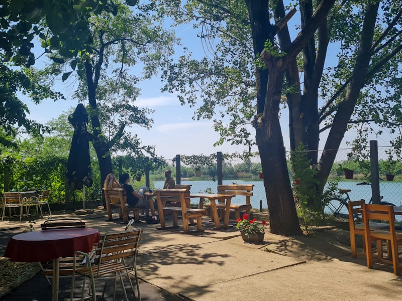 Uživajte u prijatanom ambijentu i odličnoj hrani restorana „Malo jezero“