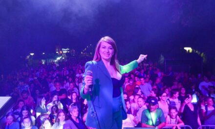 POČELI „TAMIŠKI DANI“-Viki Miljković  održala koncert u Sečnju (FOTO+VIDEO)