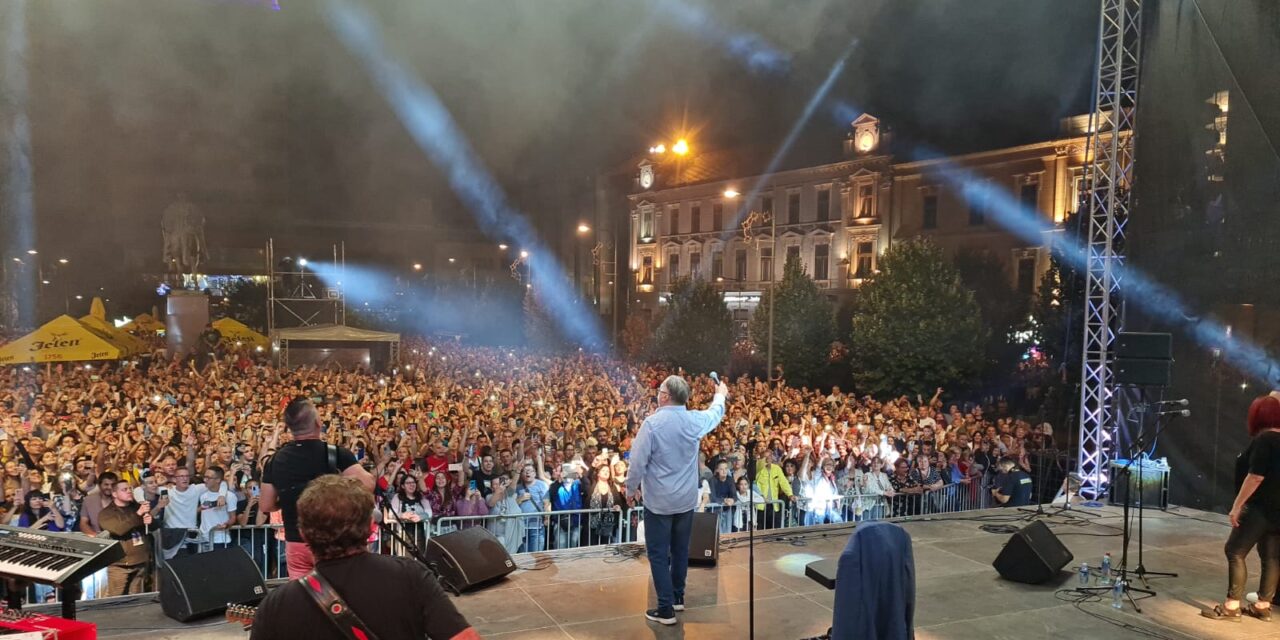 NEZABORAVAN KONCERT HALIDA BEŠLIĆA NA 37. DANIMA PIVA U ZRENJANINU(VIDEO)