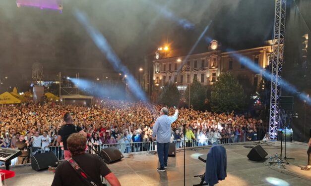 NEZABORAVAN KONCERT HALIDA BEŠLIĆA NA 37. DANIMA PIVA U ZRENJANINU(VIDEO)