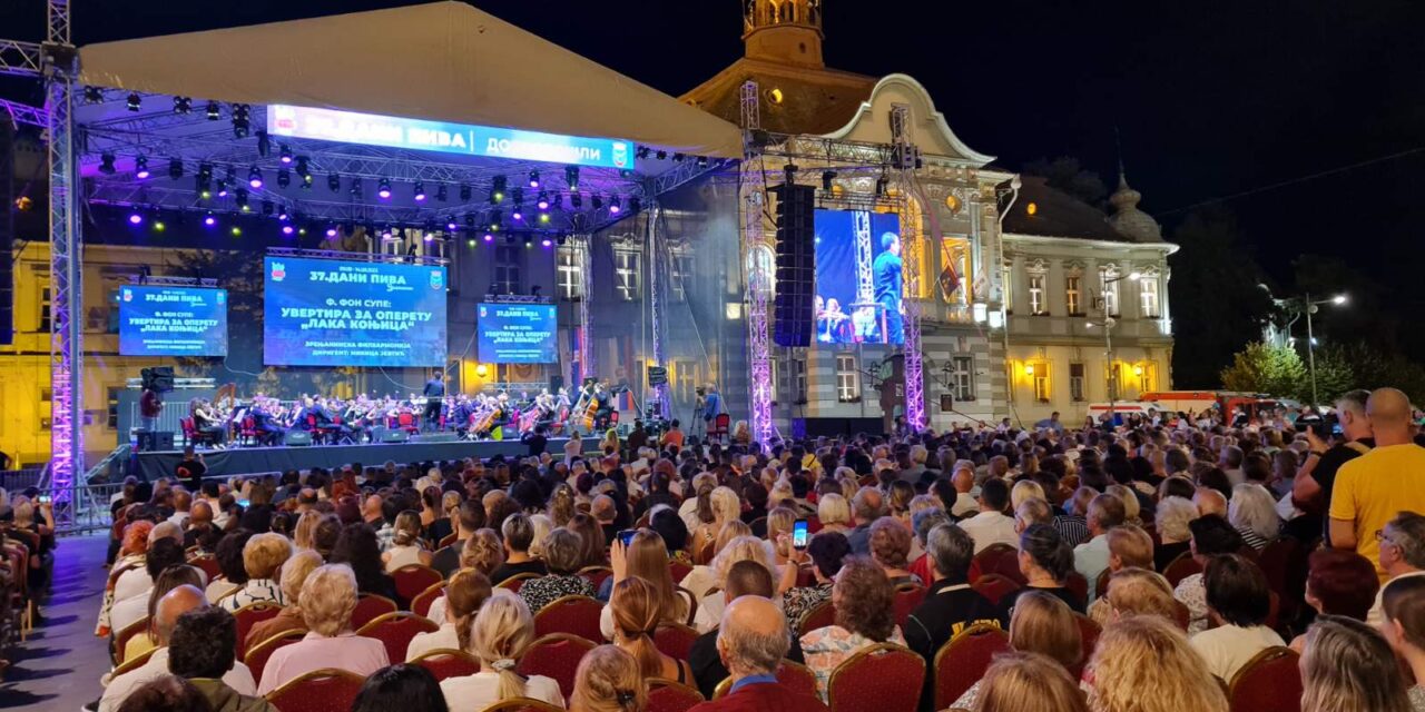 ZRENJANINSKA FILHARMONIJA I STEFAN MILENKOVIĆ ODRŽALI KONCERT NA 37. DANIMA PIVA (FOTO)