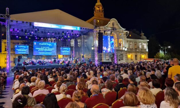 ZRENJANINSKA FILHARMONIJA I STEFAN MILENKOVIĆ ODRŽALI KONCERT NA 37. DANIMA PIVA (FOTO)