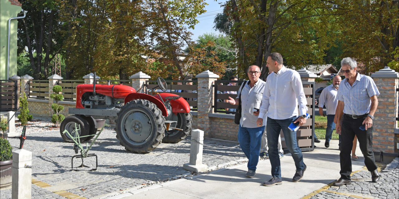 Gradonačelnik posetio Lukićevo – selo sa dve važne fabrike