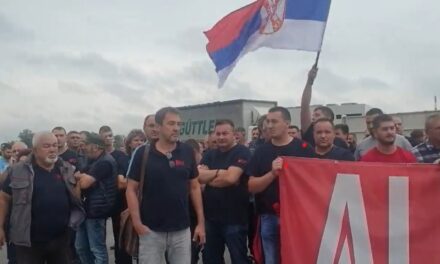 VIŠE OD 150 RADNIKA PROTESTUJE ISPRED LINGLONGA