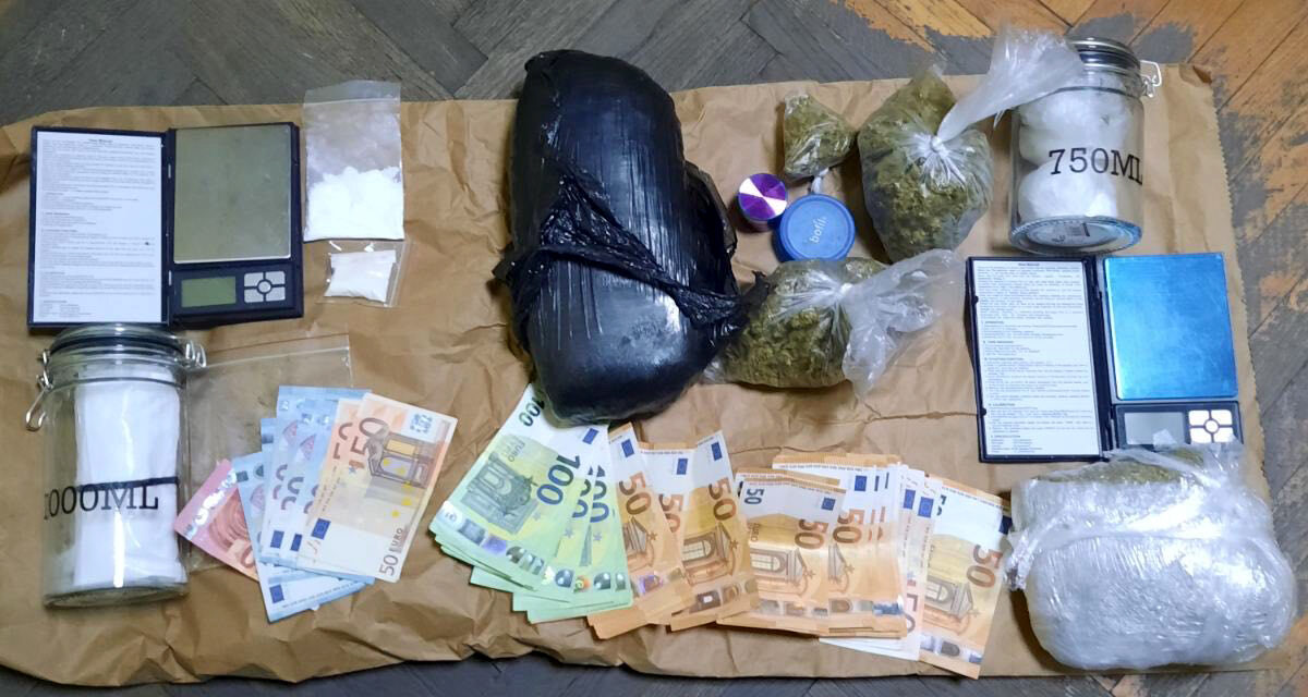 Pretresom stana i 2 kuće policija pronašla 23 grama kokaina, 750 grama amfetamina i kilogram marihuane