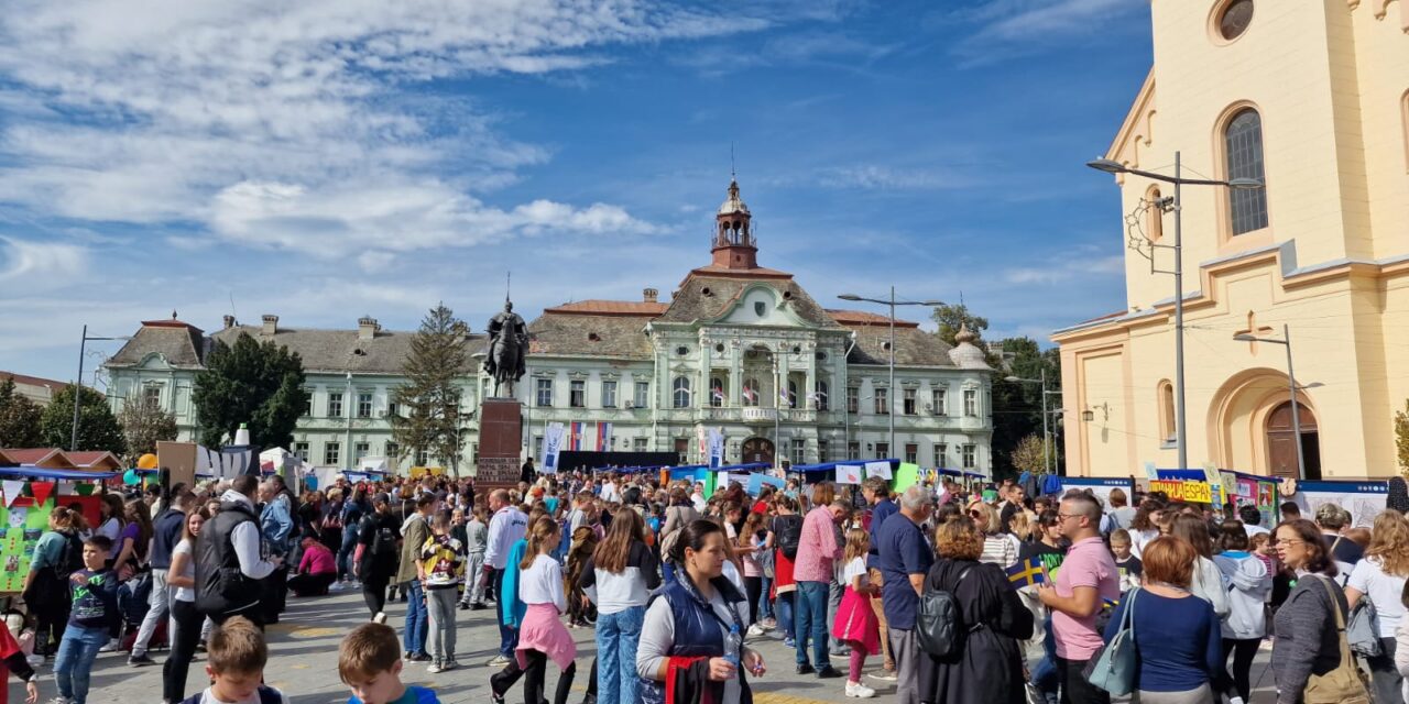 Manifestacija „Evropsko selo“ okupila veliki broj dece u centru Zrenjanina (FOTO)