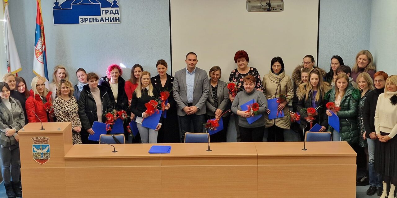 Uručeni ugovori za ekonomsko osnaživanje žena u Zrenjaninu