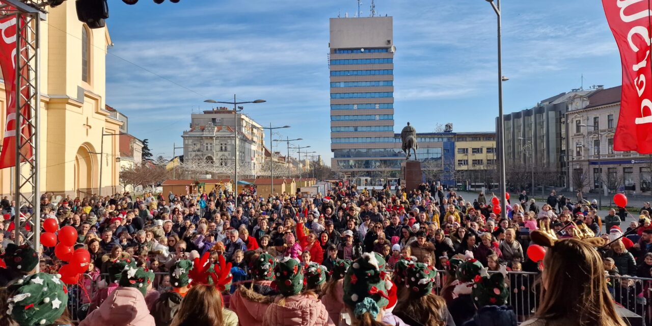 MALIŠANI POSLEDNJEG DANA U GODINI ULEPŠALI CENTAR GRADA (FOTO)