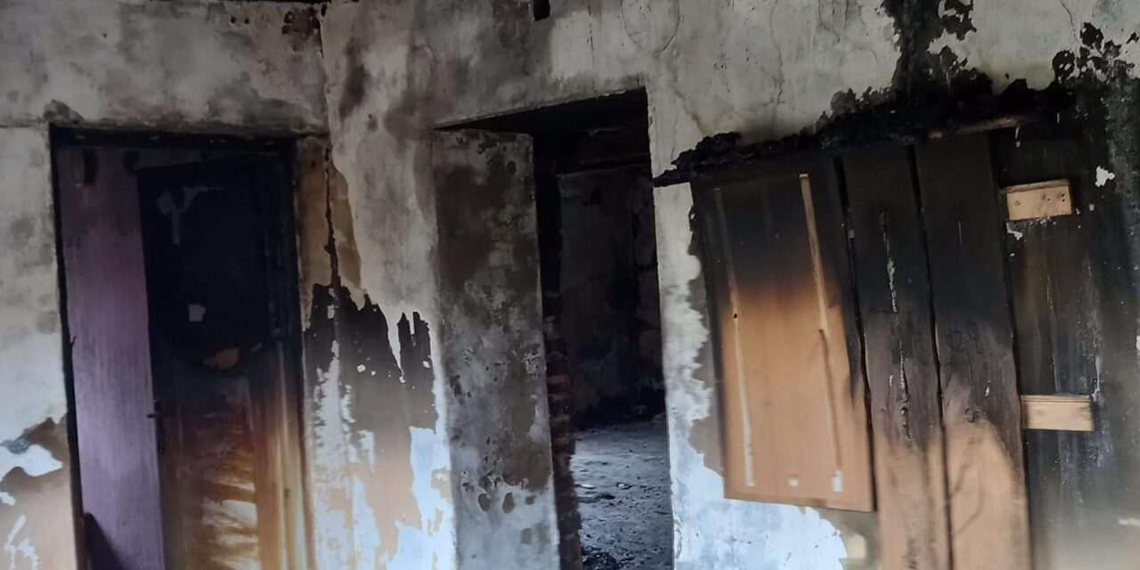 Izgorela kuća u Neuzini- Sedmočlanoj porodici hitno  potrebna pomoć