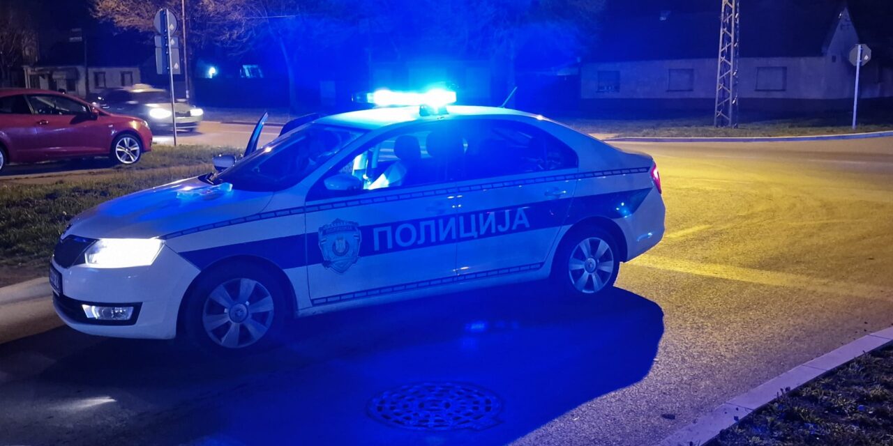 Trinaestogodišnji dečak sekirom i nožem napao majku (57) i sina (17)