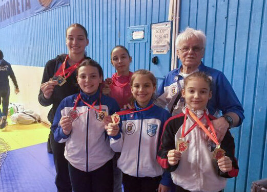 Sedam medalja u Aranđelovcu za Karate klub Zadrugar