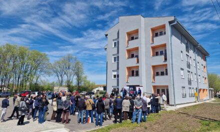 U Kleku uručeni ključevi 25 novosagrađenih stanova izbegličkim porodicama