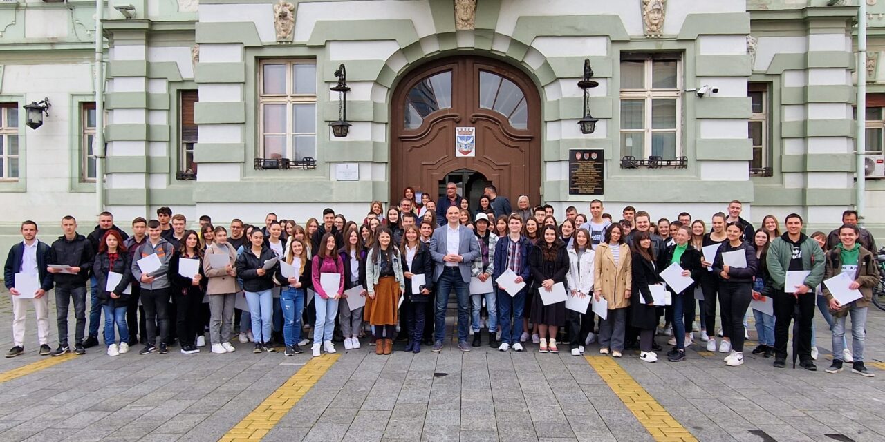 Blizu 200 stipendija za učenike i studente u Zrenjaninu