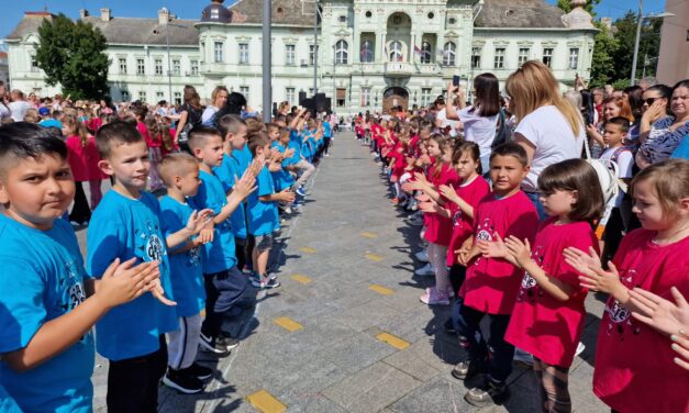 ZRENJANINSKI PREDŠKOLCI ULEPŠALI CENTAR GRADA (FOTO)