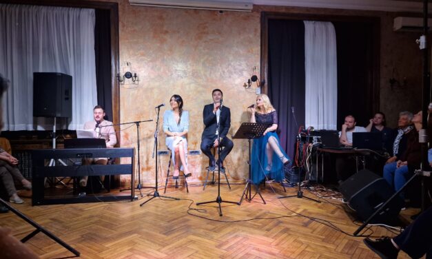Kabare „Čeznem da vam kažem“ oduševio publiku u Srpskoj Crnji na „Liparskim večerima“