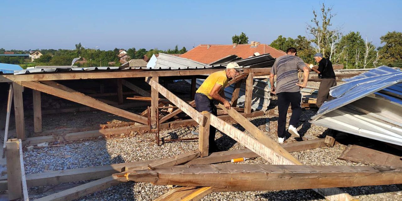 U toku su završni radovi na sanaciji krova zgrade OŠ “Jovan Dučić” u Kleku