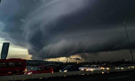 Zastrašujuć snimak tornadogeneze u Banatu upozorava da su razorna tornada u Vojvodini moguća?