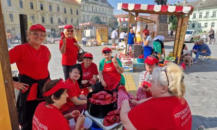 ZRENJANIN JE DANAS DOMAĆIN TAKMIČENJU U KUVANJU NAJBOLJEG AJVARA- IZAĐI MI NA TEGLU