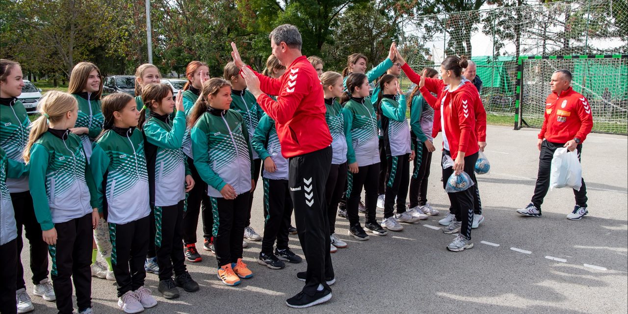 Reprezentativke Srbije posetile ŽRK Lehel i najavile utakmicu u Kristalnoj dvorani