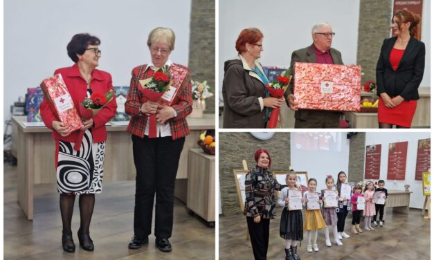 Crveni krst Zrenjanin: Uručene nagrade volonterima i bračnom paru sa najdužim stažom