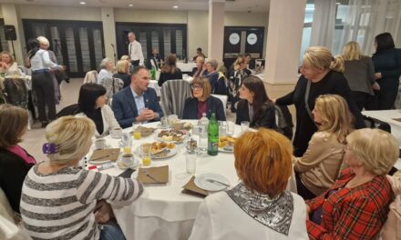 Maja Gojković u Zrenjaninu na čajanci razgovarala sa ženama