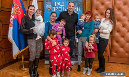 Grad Zrenjanin, povodom prvog rođendana, dodelio zlatnike deci rođenoj na Praznik grada – 17. novembar