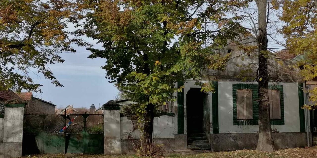 Sina polila benzinom i zapalila ga u porodičnoj kući