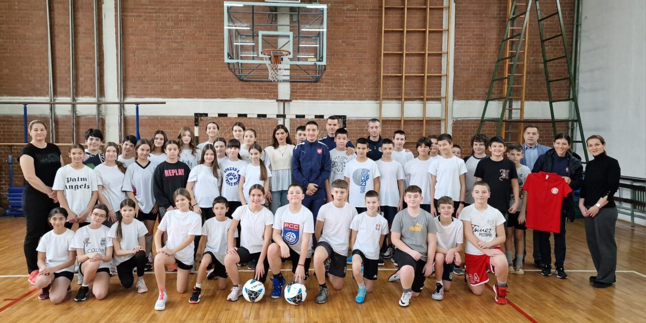 Futsal reprezentativci Srbije posetili OŠ „P.P. Njegoš“ potom na prijemu kod gradonačelnika