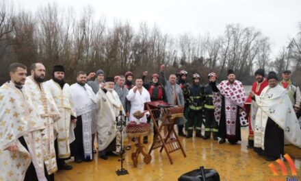 Tradicionalno plivanje za Časni krst održano danas i u Sečnju