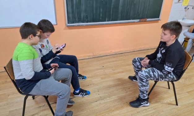 Učenici OŠ „Vuk Кaradžić“ predstaviće bonton za korišćenje mobilnih telefona u društvu