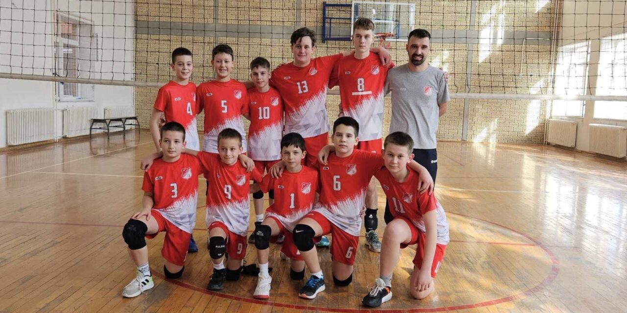 Najmlađi odbojkaši i odbojkašice Proletera plasirali se na finalni turnir prvenstva Vojvodine.