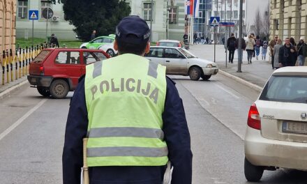 Oduzet automobil, jer vozač nije imao  dozvolu