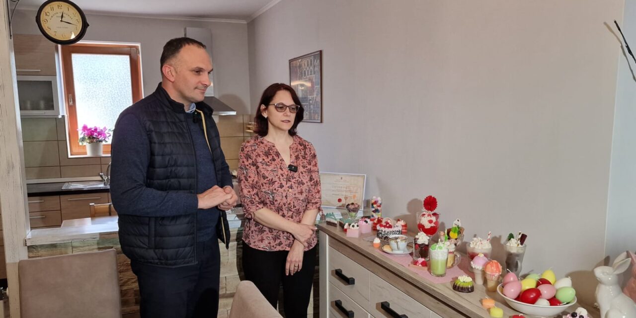 Gradonačelnik Zrenjanina posetio Gizelu Nemet korisnicu sredstava za domaće radinosti