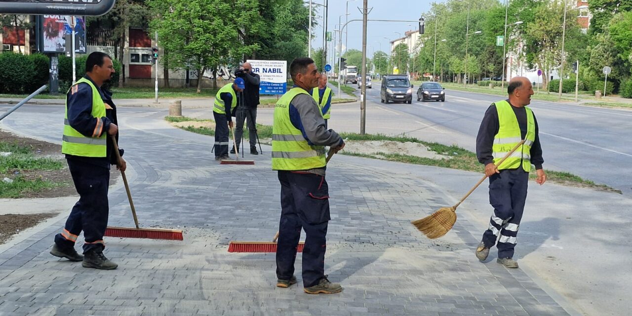 U toku su završni radovi na rekonstrukciji dela trotoara na Bulevaru Veljka Vlahovića