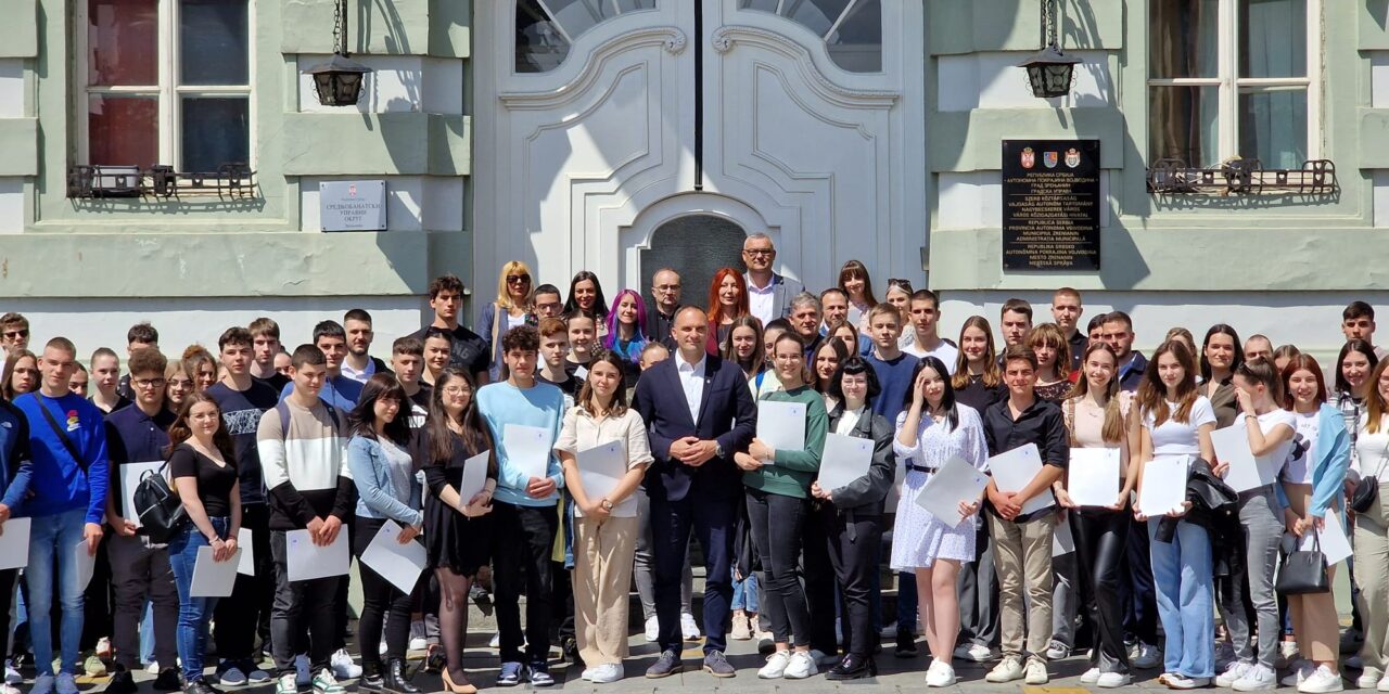 200 učenika i studenata potpisalo ugovore o stipendiranju